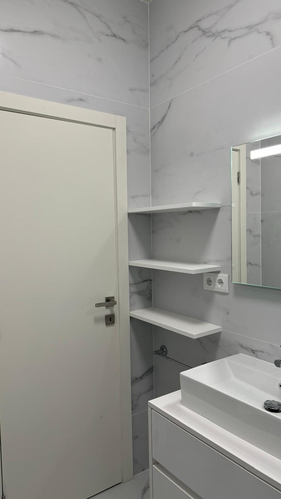 Apartamento Praça da República — casa de banho em mármore