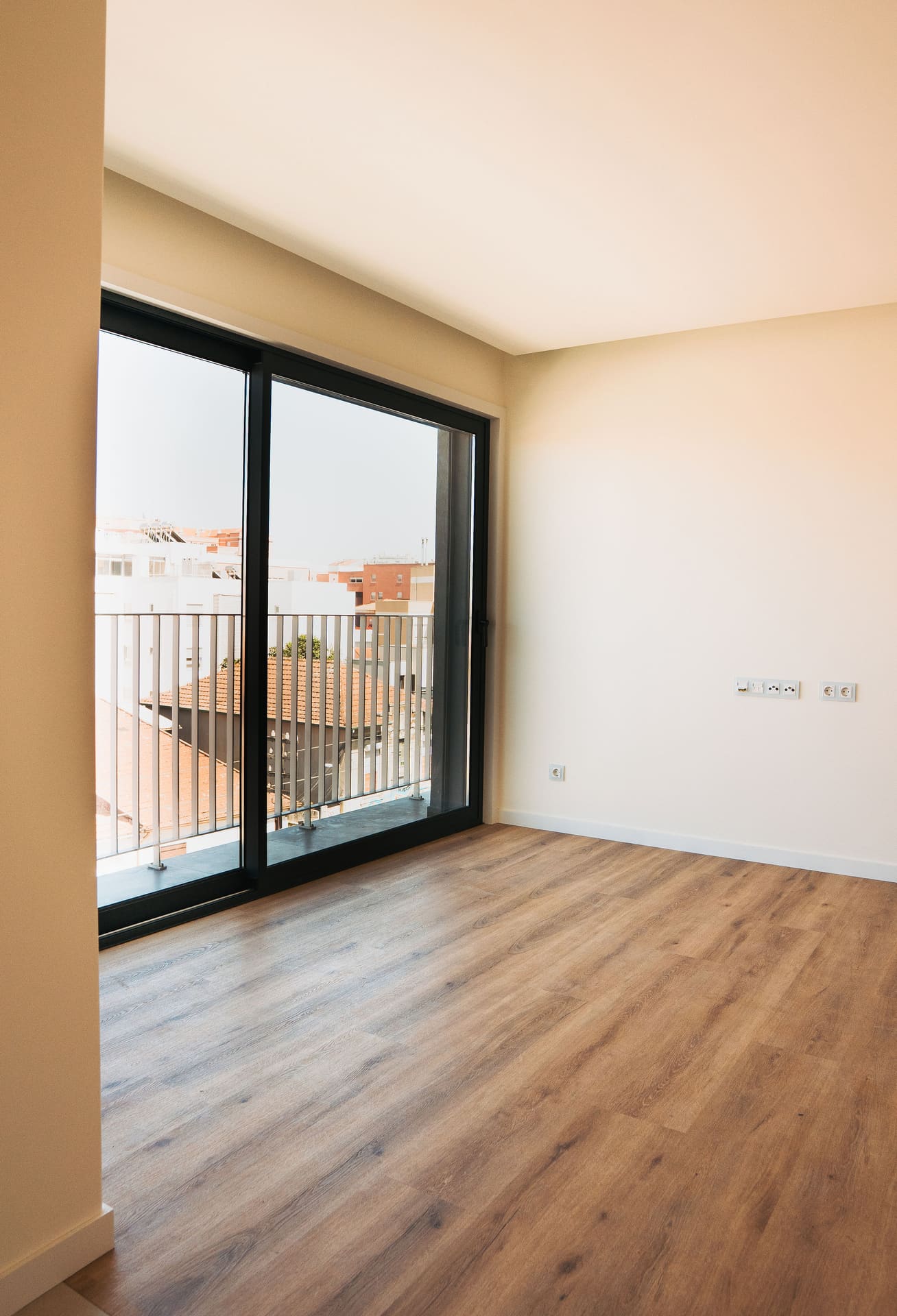 The Line — quarto com vista sobre a cidade